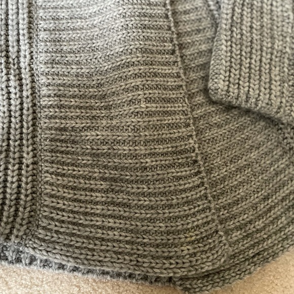 Gorgeous Soft Grey Warm Cardigan Sweater ❄️ - Picture 5 of 9